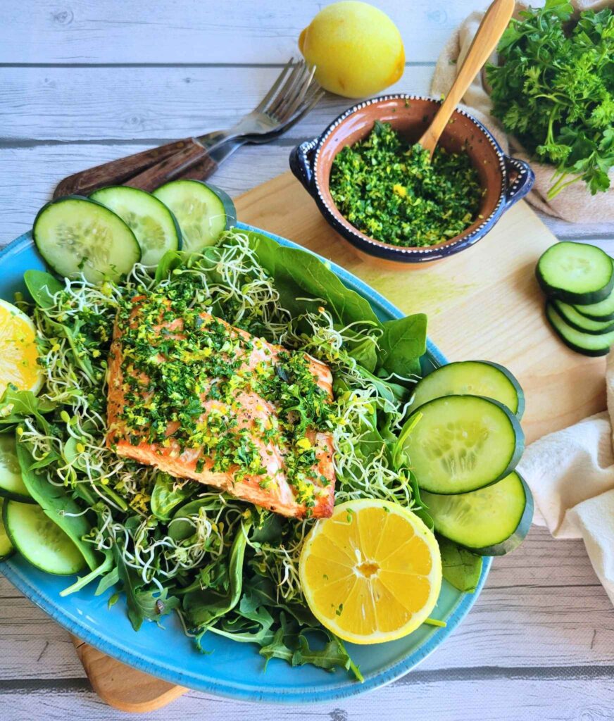 Gremolata salmon salad with fresh produce