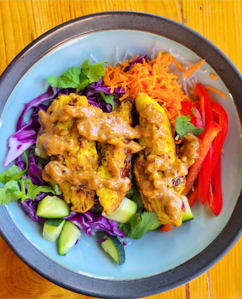 Asian inspired bowl of veggies, kelp noodles, protein, and sauce